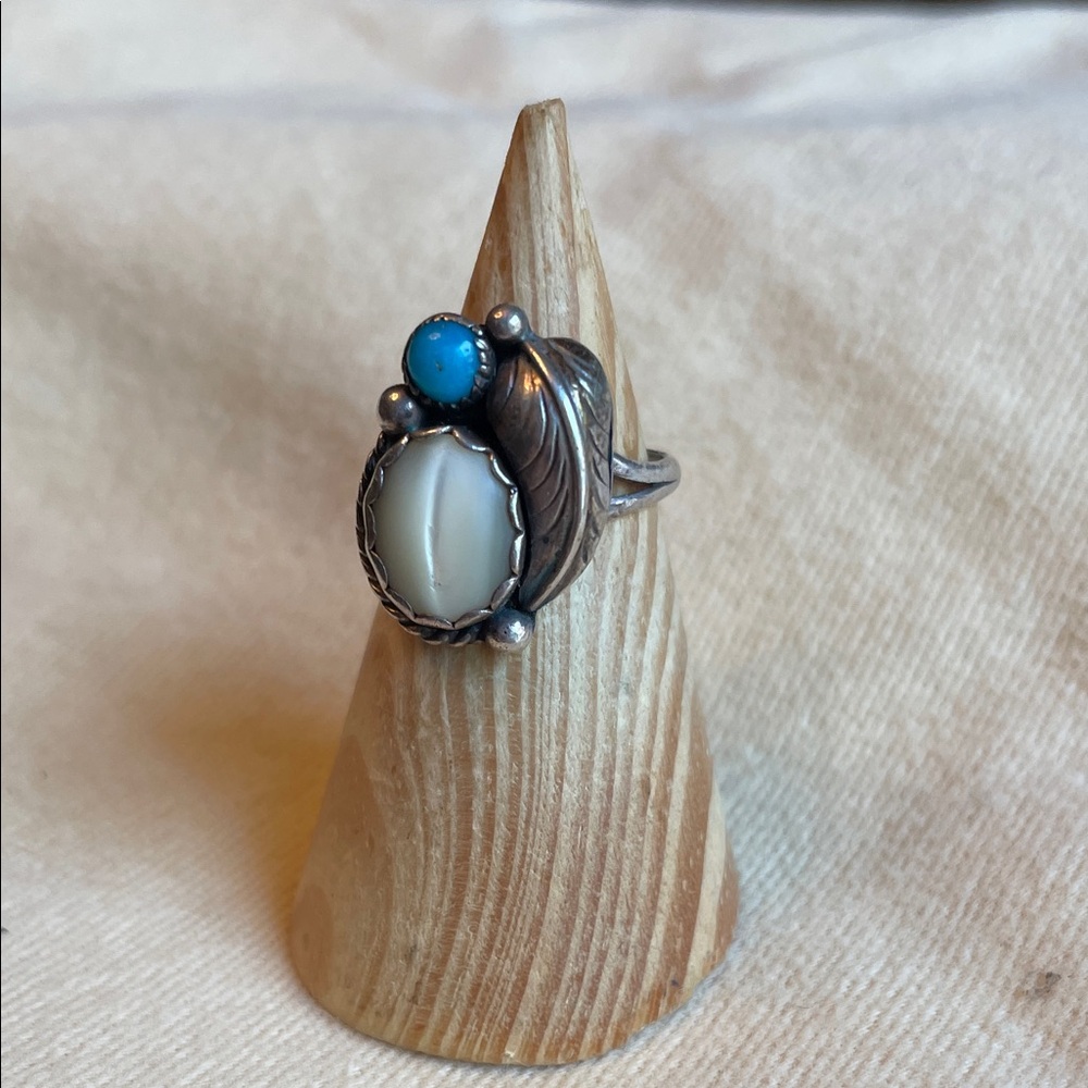 Old Pawn Vintage Navajo Sterling Silver Turquoise w Mother of Pearl Ring Sz 2.5